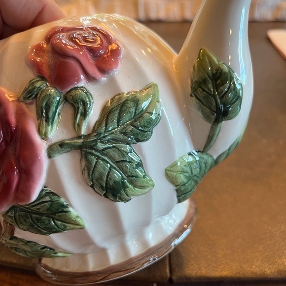 Victorian Rose Teapot. Omnibus by Fitz and Floyd 1995 - Picture 11 of 14